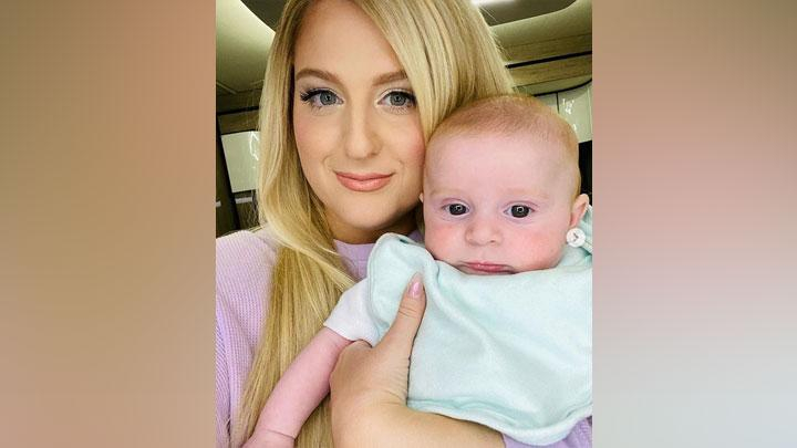 Perjuangan Meghan Trainor Menyusui Putranya Hingga Menyerah Pakai Botol